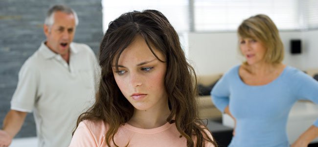 nina-adolescente-padres-gritan-p